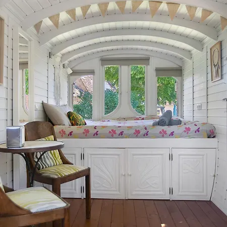 Roulotte De Charme Ferienhaus *